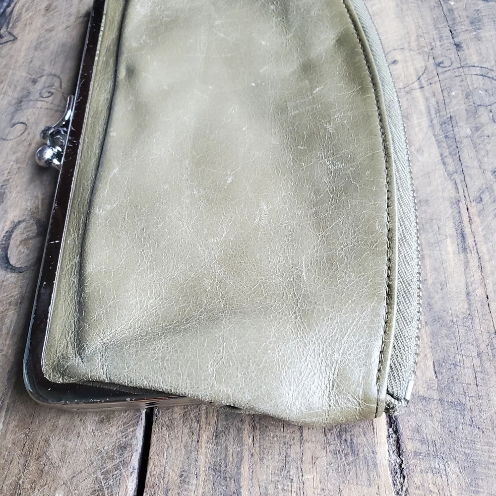 HOBO‎ Vintage Olive Green Distressed Leather Zip Around Kiss Lock Clutch|Wallet